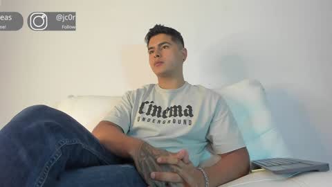 Snapshot of _juanes__ chatting on December 16, 6:38 pm _juanes__ online show from December 16, 6:38 pm