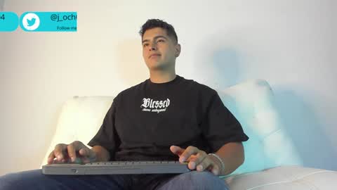 Snapshot of _juanes__ chatting on December 17, 9:16 pm _juanes__ online show from December 17, 9:16 pm