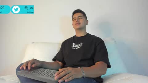 Snapshot of _juanes__ chatting on December 19, 6:45 pm _juanes__ online show from December 19, 6:45 pm