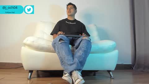 Snapshot of _juanes__ chatting on January 1, 12:32 am _juanes__ online show from January 1, 12:32 am
