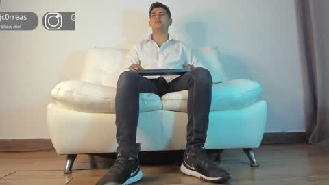 Snapshot of _juanes__ chatting on January 2, 10:11 pm _juanes__ online show from January 2, 10:11 pm
