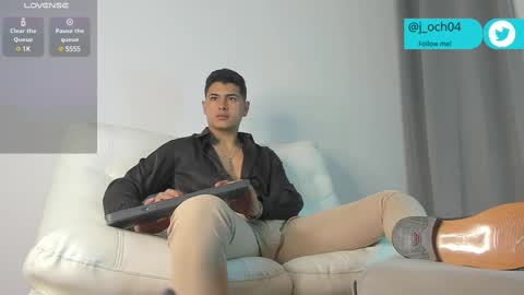 Snapshot of _juanes__ chatting on March 8, 10:24 pm _juanes__ online show from March 8, 10:24 pm
