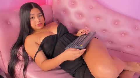 Snapshot of _julisweet_ chatting on October 15, 12:27 pm _julisweet_ online show from October 15, 12:27 pm
