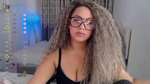 Snapshot of _just_a_queen_3 chatting on November 2, 5:04 pm _just_a_queen_3 online show from November 2, 5:04 pm