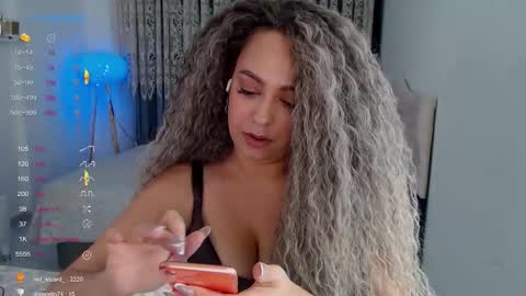 Snapshot of _just_a_queen_3 chatting on November 5, 5:02 pm _just_a_queen_3 online show from November 5, 5:02 pm