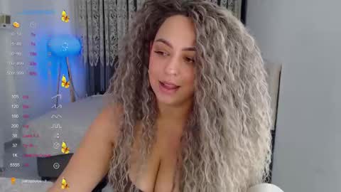 Snapshot of _just_a_queen_3 chatting on November 6, 11:00 am _just_a_queen_3 online show from November 6, 11:00 am