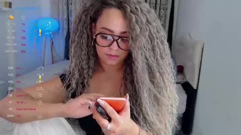 Snapshot of _just_a_queen_3 chatting on November 10, 12:59 pm _just_a_queen_3 online show from November 10, 12:59 pm