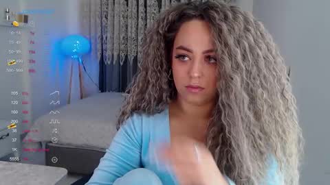 Snapshot of _just_a_queen_3 chatting on November 12, 8:26 am _just_a_queen_3 online show from November 12, 8:26 am