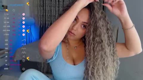 Snapshot of _just_a_queen_3 chatting on January 6, 10:30 am _just_a_queen_3 online show from January 6, 10:30 am