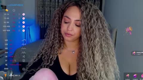 Snapshot of _just_a_queen_3 chatting on January 12, 7:57 am _just_a_queen_3 online show from January 12, 7:57 am