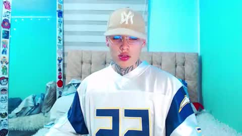 mod online show from February 19, 7:04 am