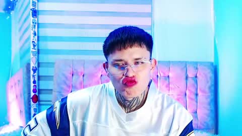 mod online show from May 9, 8:08 am