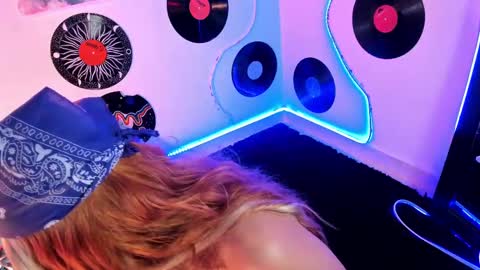 _karine01 online show from February 26, 7:31 am