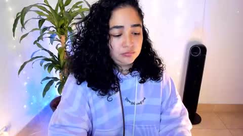 Snapshot of _kat_1 chatting on December 18, 12:38 am online show from December 18, 12:38 am