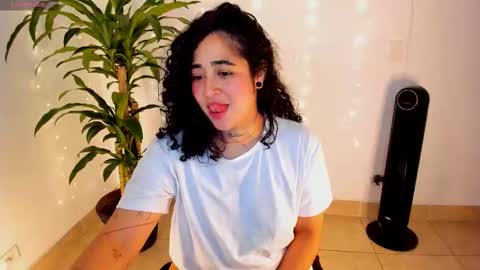 Snapshot of _kat_1 chatting on December 22, 2:52 am online show from December 22, 2:52 am