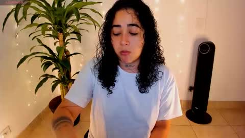 Snapshot of _kat_1 chatting on December 23, 2:09 am online show from December 23, 2:09 am