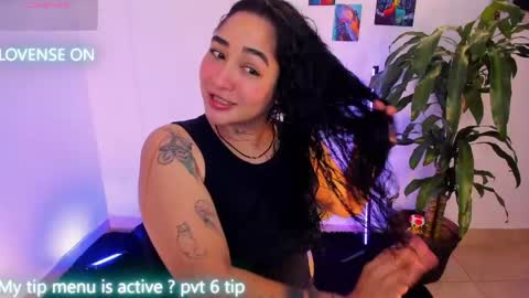 Snapshot of _kat_1 chatting on June 4, 12:00 pm online show from June 4, 12:00 pm