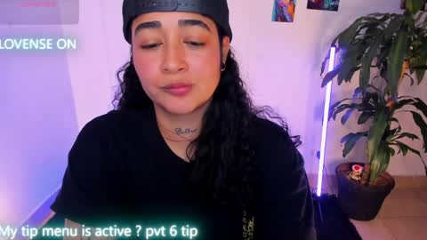 Snapshot of _kat_1 chatting on June 6, 12:05 am online show from June 6, 12:05 am