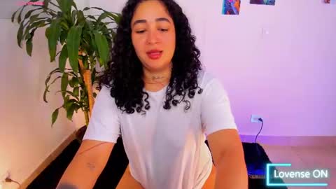 Snapshot of _kat_1 chatting on June 12, 12:04 pm online show from June 12, 12:04 pm