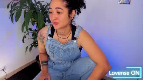 Snapshot of _kat_1 chatting on June 21, 11:35 am online show from June 21, 11:35 am