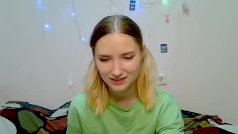 _kikiclark_ online show from September 28, 8:47 pm