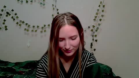 _kikiclark_ online show from November 5, 6:30 pm