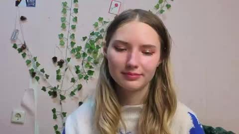 _kikiclark_ online show from March 8, 8:12 pm