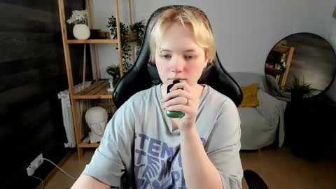 Snapshot of _killy_ chatting on October 8, 1:42 pm Li online show from October 8, 1:42 pm