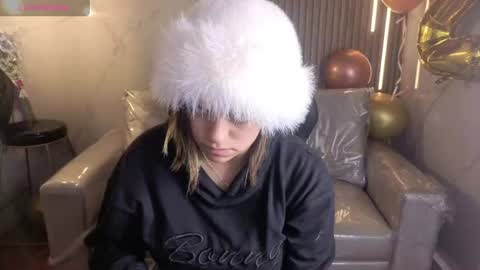 _kitten_1 online show from July 11, 4:15 am