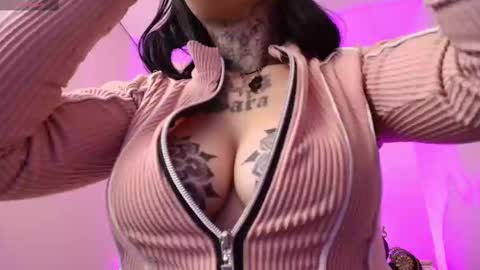 _kur0mi_ online show from February 8, 2:05 pm