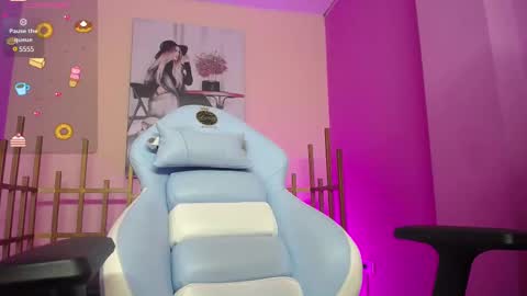 _kur0mi_ online show from February 26, 5:07 pm