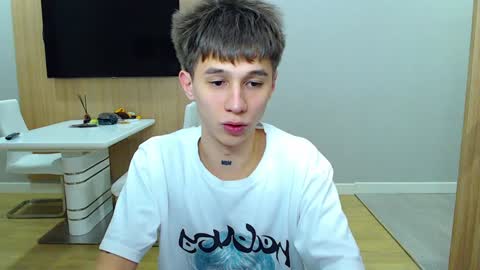 Snapshot of _kurt chatting on December 21, 9:58 pm Kurt online show from December 21, 9:58 pm