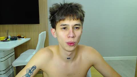 Snapshot of _kurt chatting on December 22, 9:31 pm Kurt online show from December 22, 9:31 pm