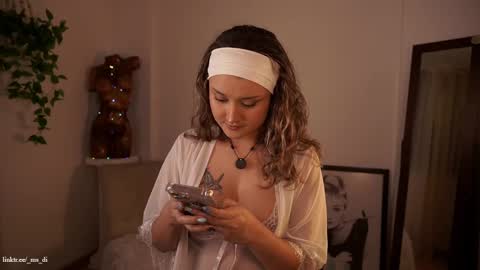 Snapshot of _lady_di chatting on October 23, 3:28 am Not on OF Some stuff for sale online show from October 23, 3:28 am