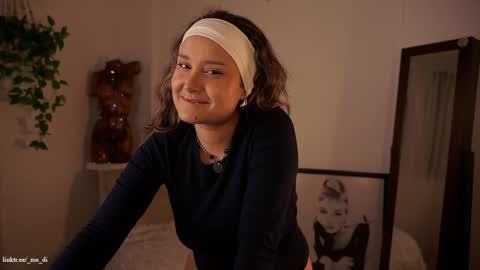 Snapshot of _lady_di chatting on October 24, 3:47 am Not on OF Some stuff for sale online show from October 24, 3:47 am