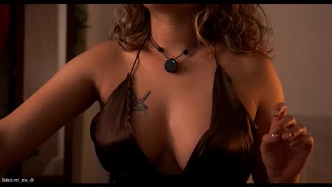 Snapshot of _lady_di chatting on December 5, 3:59 am Not on OF Some stuff for sale online show from December 5, 3:59 am