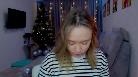 _lalune_ online show from December 2, 3:14 pm