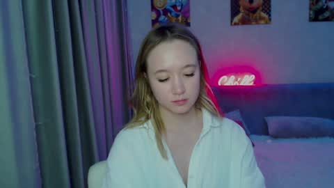 _lalune_ online show from December 23, 10:44 pm