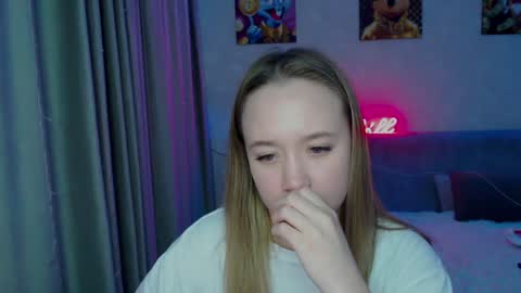 _lalune_ online show from December 25, 3:40 am