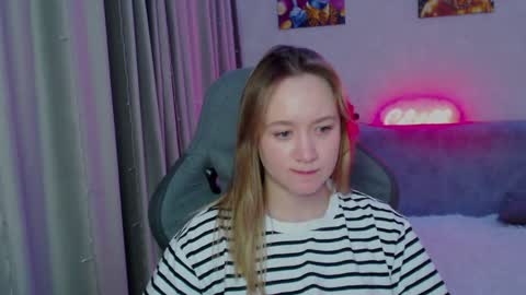 _lalune_ online show from January 16, 9:51 pm