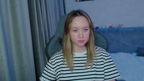 _lalune_ online show from January 17, 12:53 am