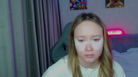 _lalune_ online show from January 24, 9:05 pm