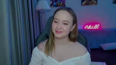 _lalune_ online show from February 17, 8:26 pm