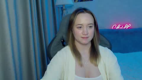 _lalune_ online show from February 25, 1:20 am