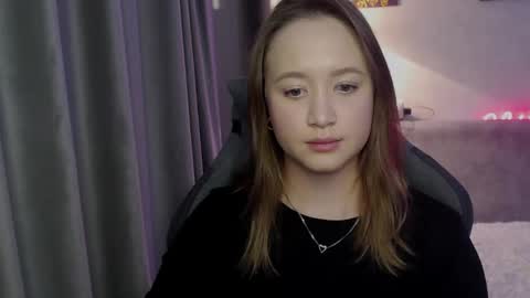 _lalune_ online show from September 29, 12:43 pm