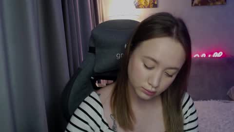 _lalune_ online show from October 1, 6:41 am