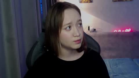 _lalune_ online show from October 4, 4:49 pm