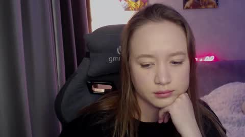 _lalune_ online show from October 9, 12:58 pm