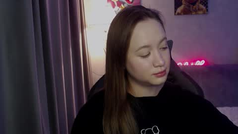 _lalune_ online show from October 14, 12:33 am