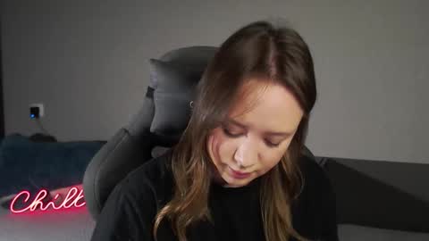 _lalune_ online show from November 28, 5:54 am